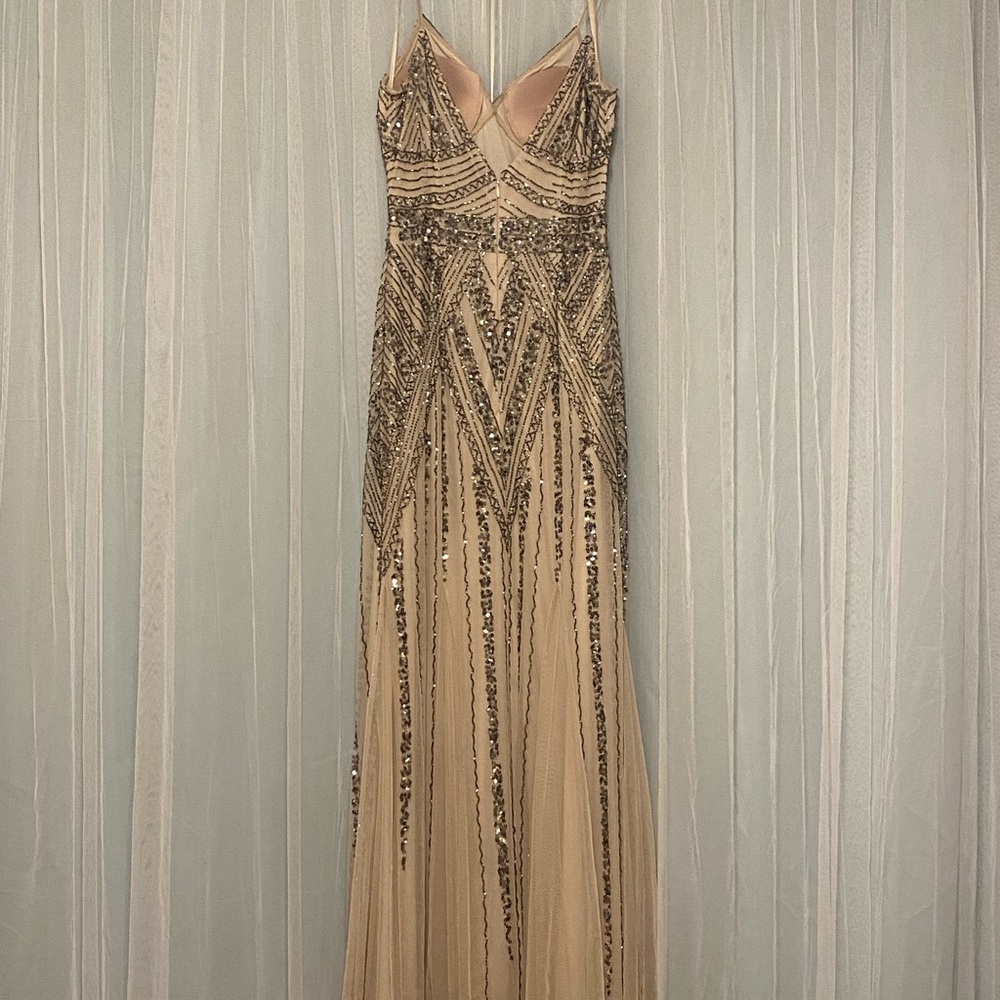Beautiful formal dress - Picture 5 of 10